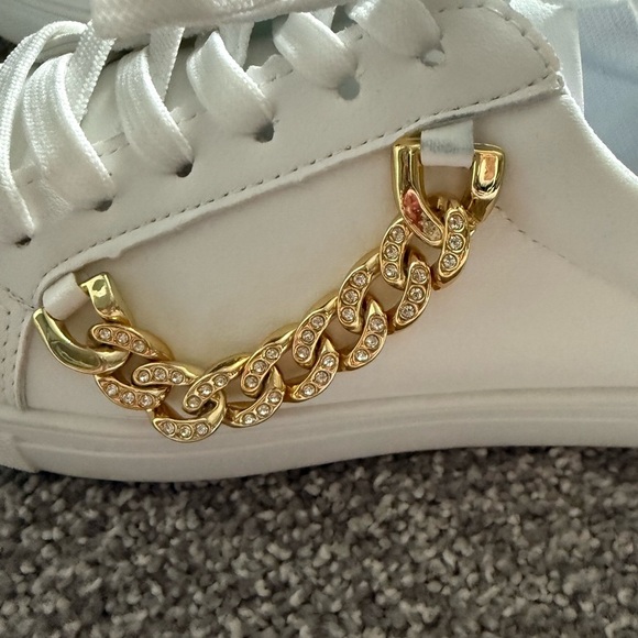 SHEIN White and Gold Chain Accent Sneakers - Picture 4 of 8